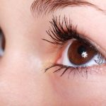 発熱や目やにの原因は？結膜炎の症状や、目薬以上の治療と消毒の仕方